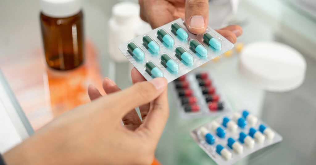 People on Reddit Describe The Weirdest Side Effect They’ve Ever Experienced From Medication - Featured image