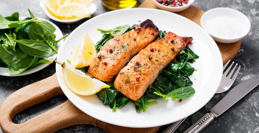 Salmon fillet with spinach 