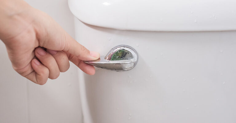 9 Reasons You Could Have Smelly Urine, and What To Do About It - Featured image
