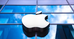New iPhone Feature is Worrying People After Concerned it Will ‘Increase Street Robberies’ Apple logo on facade of glass building