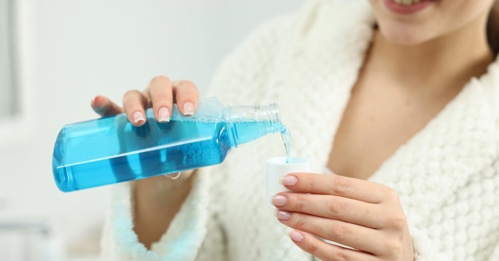 Alcohol-Based Mouthwash May Disrupt Oral Microbiome and Increase Risk for Certain Cancers - Featured image