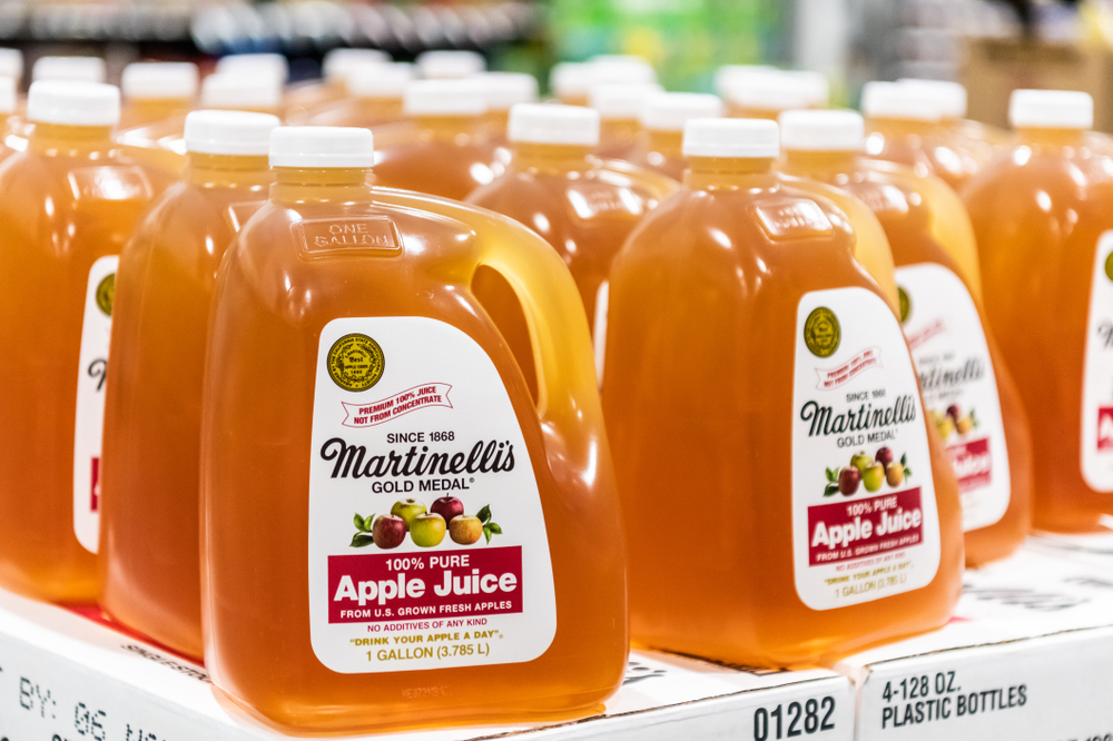 Los ángeles, CA/USA 2/24/2019 Gallon size plastic containers of Martinelli's brand apple juice for sale in a supermarket 