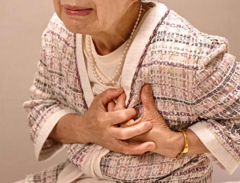 Elderly woman with pain in chest
