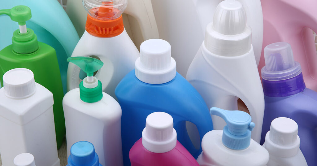 6 Cleaning Products You Should Never Mix - Featured image