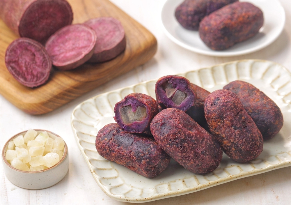 Timus Ubi Ungu. Purple sweet potato thymus filled with candied bligo. Many are used as typical Karanganyar souvenirs
