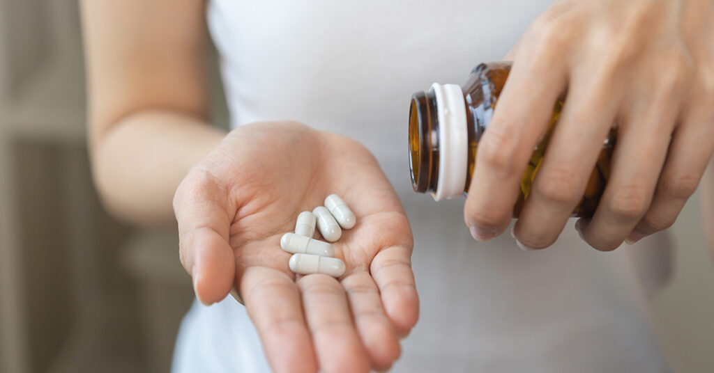 8 Heart Healthy Supplements To Consider (and 2 To Avoid) - Featured image