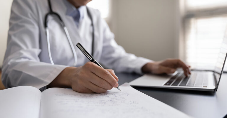 Woman Was Given a Strange Exam By Her Doctor. After Researching, It Left Her Feeling Disgusted - Featured image