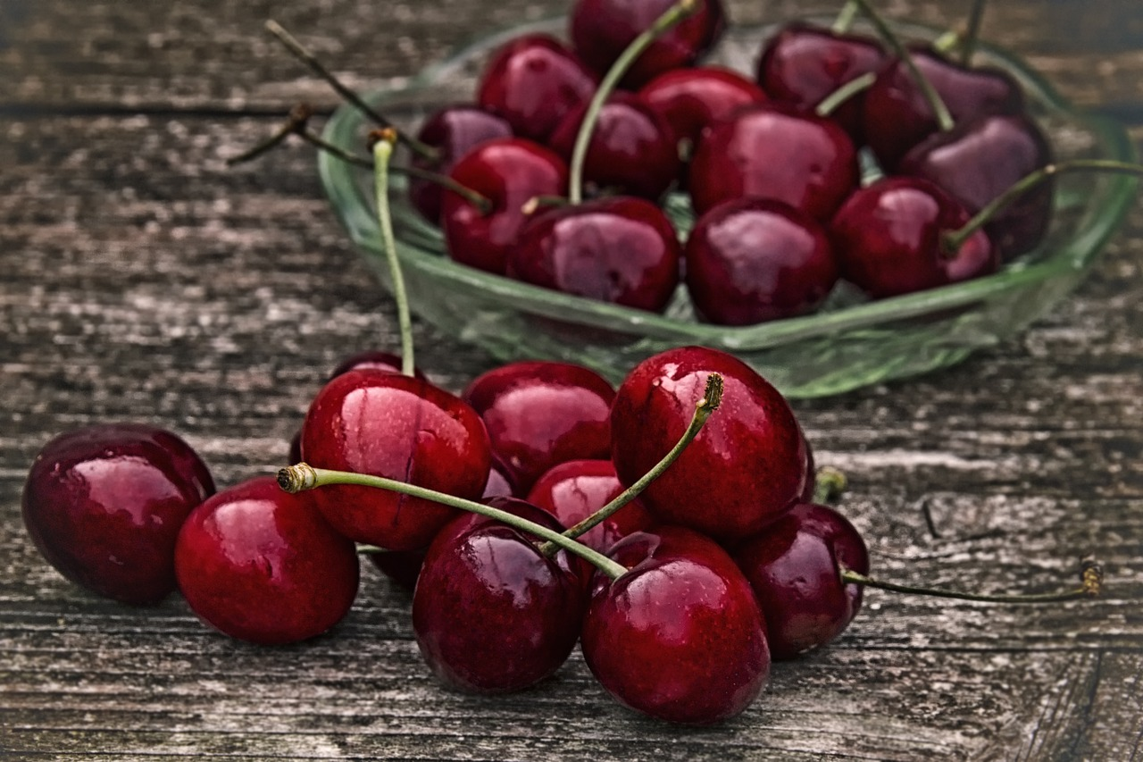13 Health Benefits of Cherries (Sleep, Heart Health, and More)