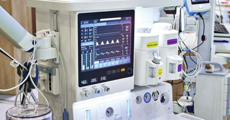 Wife Refused To Pull The Plug On Her Husband, He Woke Up 3 Years Later And Said 2 Words - Featured image