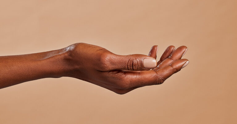 Doctor Shares Eleven Subtle Signs on Your Hands That Can Indicate Serious Health Issues - Featured image