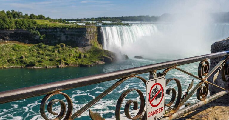 Niagara Falls Tourists Caught Final Heartbreaking Moments on Camera Before Horrific Incident - Featured image