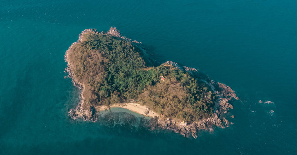 Couple Bought Their Own Island Because It Was Cheaper Than Buying a Home - Featured image