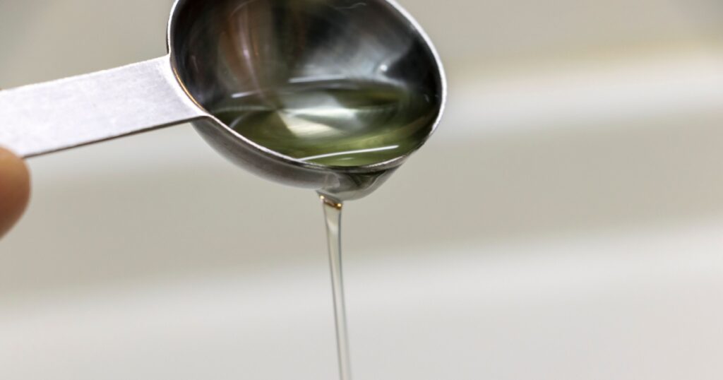 This ‘Healthy Oil’ May Be Increasing Your Cholesterol and Dementia Risk - Featured image