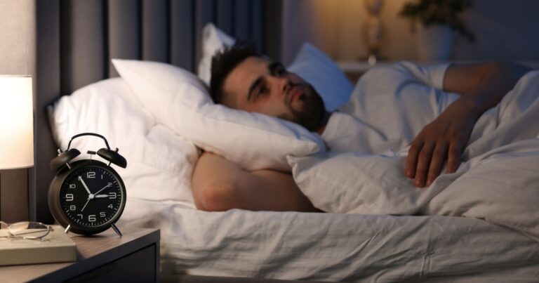 Mental Health Experts Reveal Why Anxiety May Be Worse Just Before You Sleep - Featured image