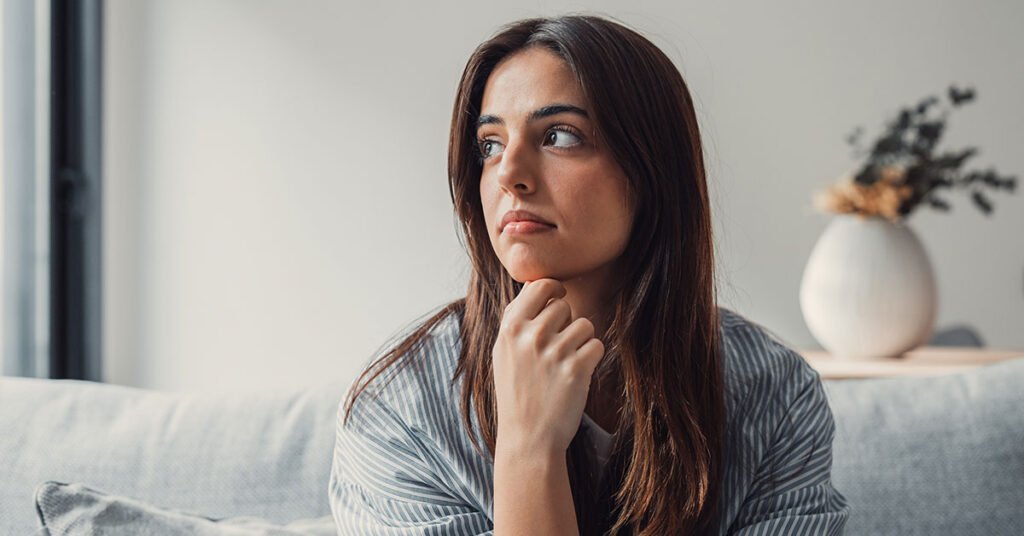 11 Things To Let Go Of To Keep Moving Forward In Life - Featured image