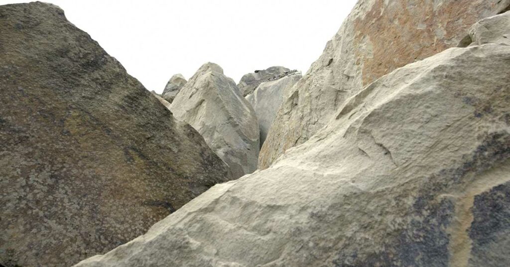 Woman Trapped Hanging Upside Down Between Two Massive Rocks After Dropping iPhone - Featured image