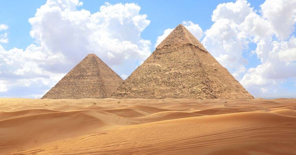 A Man Paraglided Over The Great Pyramid of Giza and Was Able to Take Footage of What’s Written There - Featured image