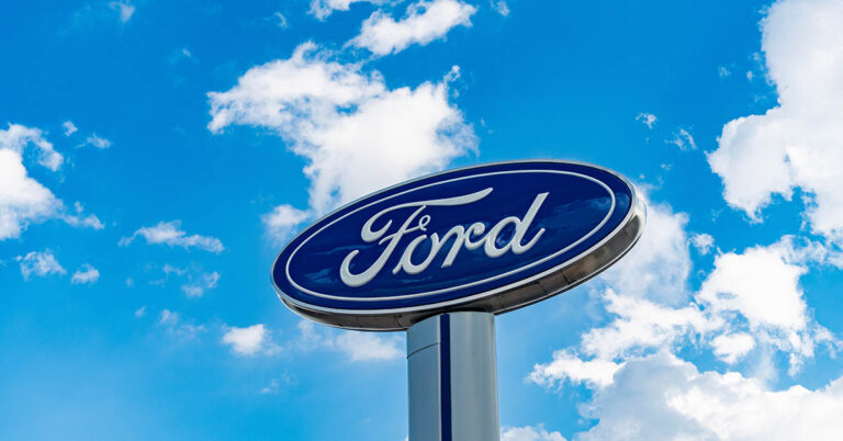 Man Hilariously Takes 109-Year-Old Ford Model-T to Dealer for a Service - Featured image