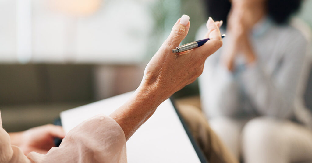 5 Dark Psychology Tricks Often Used in Dating, According to a Therapist - Featured image