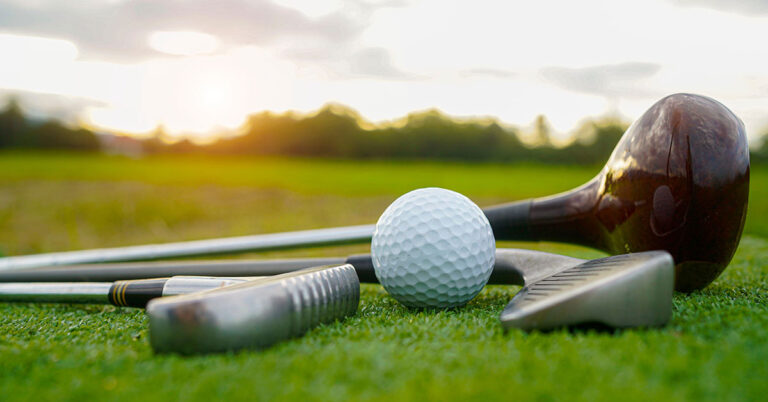 Couple Caught During X-Rated Moment in Middle of Golf Course - Featured image