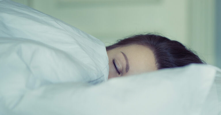Sleep Expert Claims This Simple Eye Trick Will Help You Fall Asleep Fast - Featured image