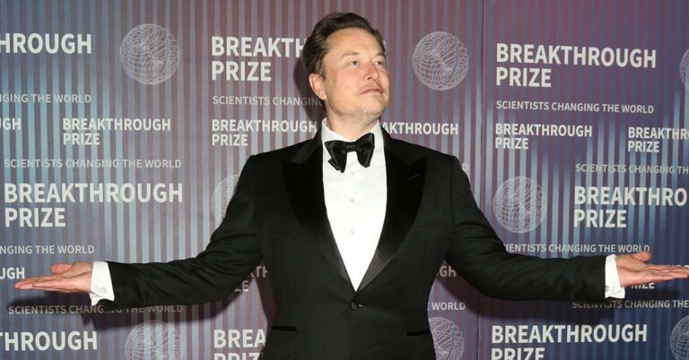Elon Musk ‘Claims’ He’s a 3,000-Year-Old Time Traveling Vampire Alien - Featured image