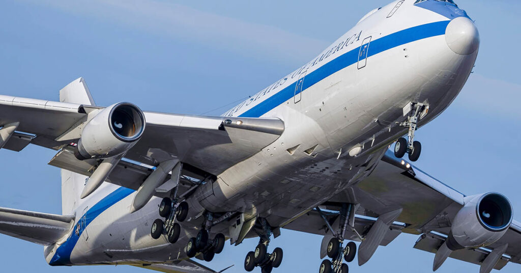 Seeing This Plane in the Sky Could Mean You Have Minutes Left to Live - Featured image