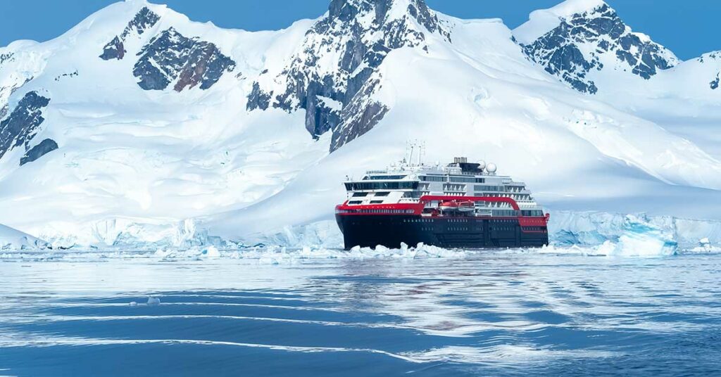 Flat Earther Travels to Antarctica to Prove His Theory—And Learns the Earth Is Round - Featured image