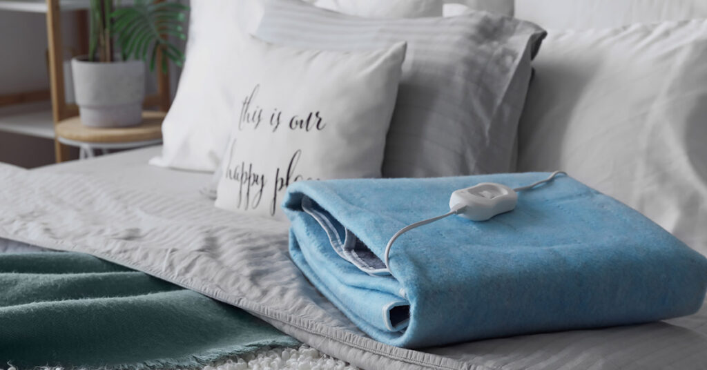Heating Pads and Blankets Linked to ‘Toasted Skin Syndrome,’ Experts Advise Caution - Featured image