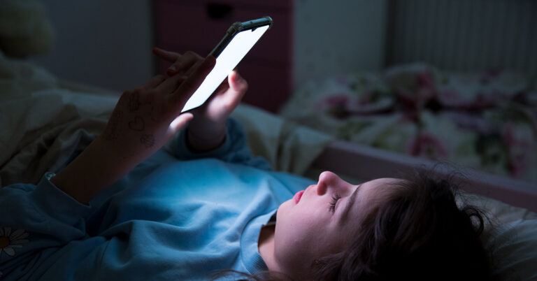 Experts Warn About ‘Brain Rot’ and How It Can Seriously Affect Your Brain Function - Featured image