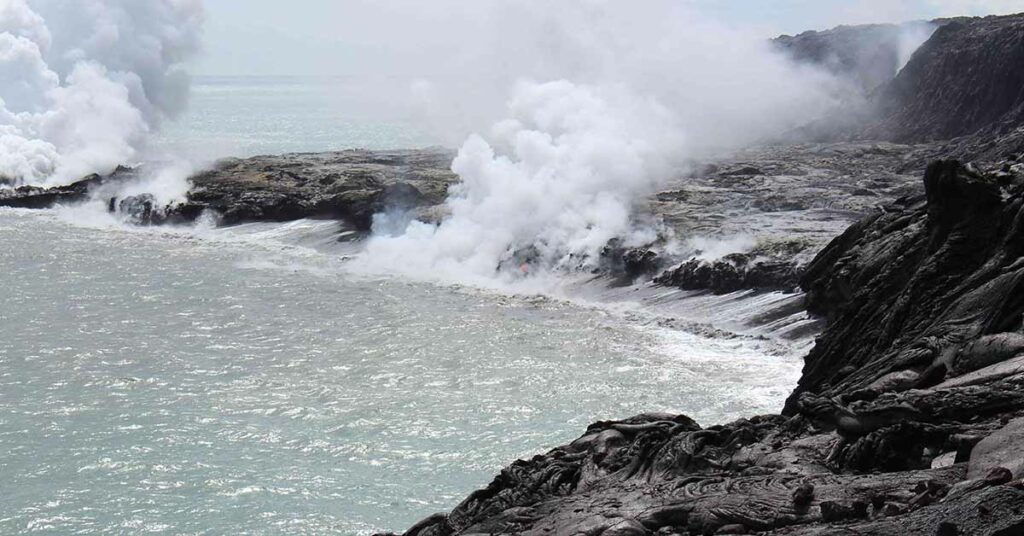Massive Underwater Volcano Shows Signs of Eruption After Unusual Swelling - Featured image