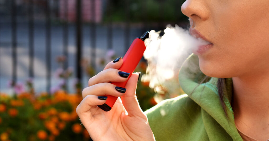 Expert Warns of Alarming Long-Term Side Effect of ‘Vaper’s Tongue’ - Featured image