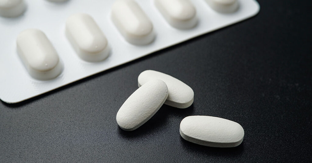 Common Antibiotic Linked To Rare But Serious Side Effects In Some Patients - Featured image