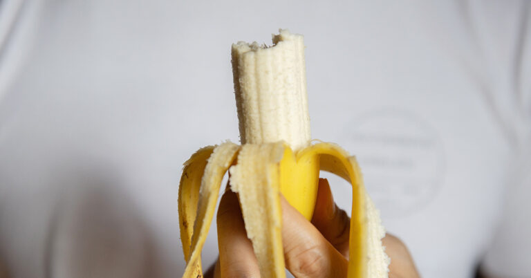 Eat Bananas Every Day? Here’s What Happens to Your Body - Featured image
