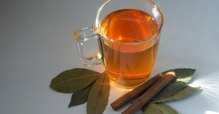 What Are the Potential Benefits of Bay Leaf and Cinnamon Tea? - Featured image