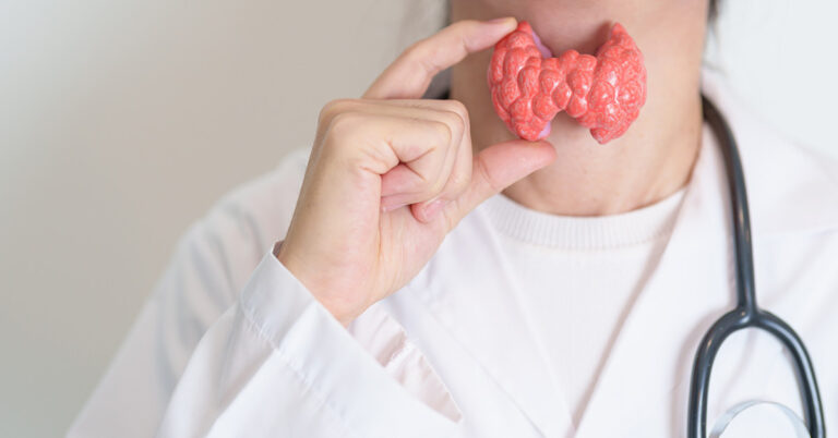 15+ Warning Signs of Thyroid Problems You Need to Recognize - Featured image