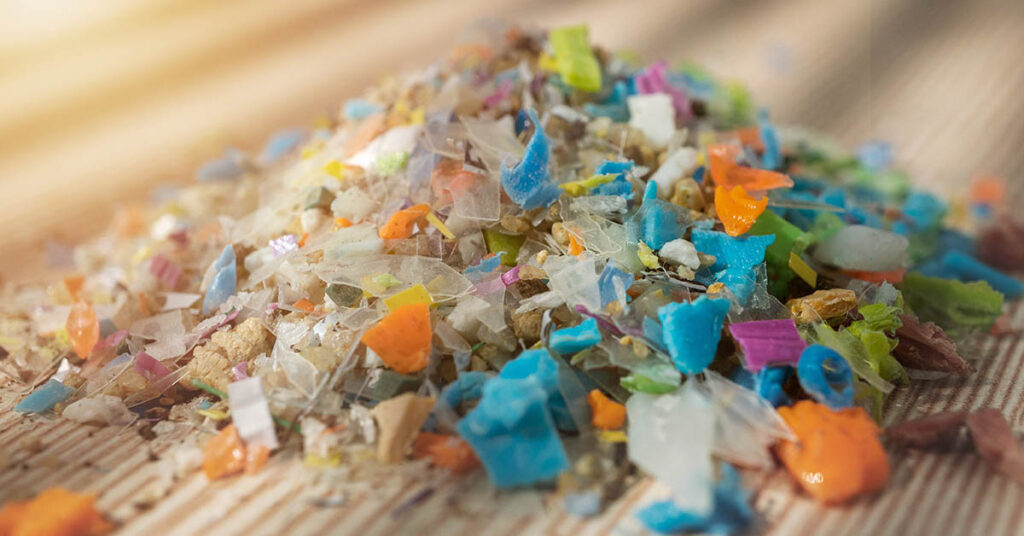 Scientists Make Concerning Discovery: Microplastics are Accumulating in Our Bodies, Even Our Brains - Featured image