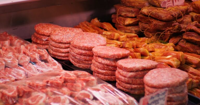 7 Things You Might Notice When You Stop Eating Meat - Featured image