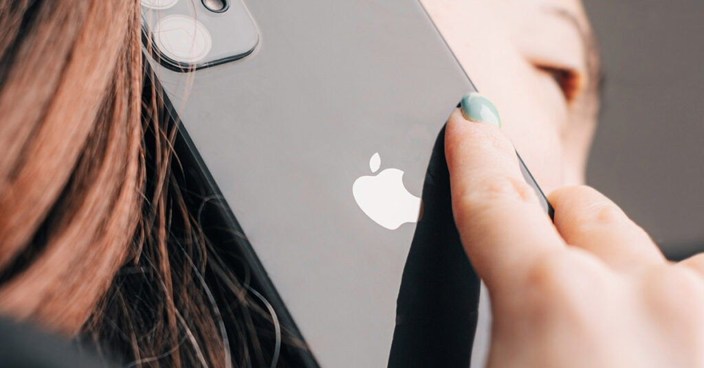 FBI Cautions iPhone and Android Users to Disconnect if They Hear This Sound - Featured image