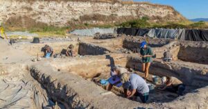 Archaeologists Hail Discovery of 9,000-Year-Old City Near Jerusalem as a Major Find 03032025_part02_41