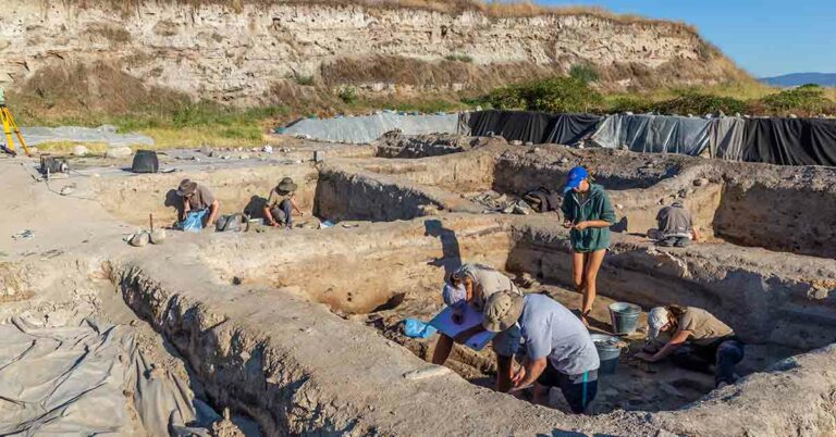 Archaeologists Hail Discovery of 9,000-Year-Old City Near Jerusalem as a Major Find - Featured image
