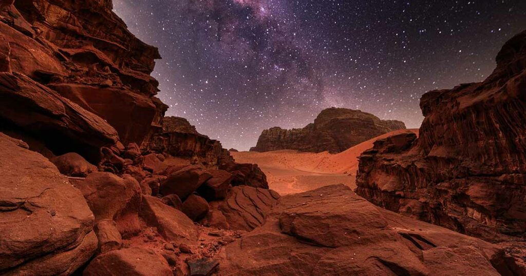 Former CIA Operative Claims to Have Proof of Life on Mars - Featured image