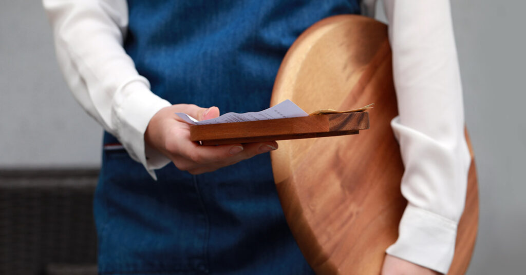 25+ Places Where Tipping Is Expected But Isn’t Always Necessary - Featured image