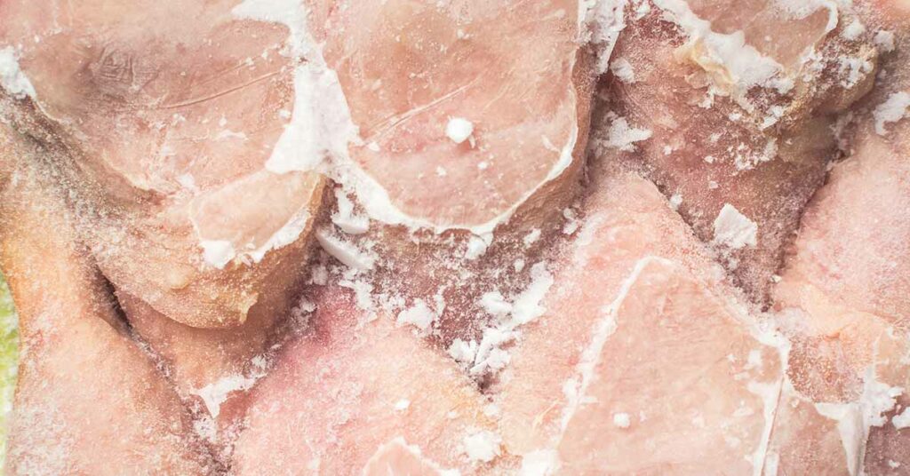 The Biggest Mistake People Make When Defrosting Chicken - Featured image