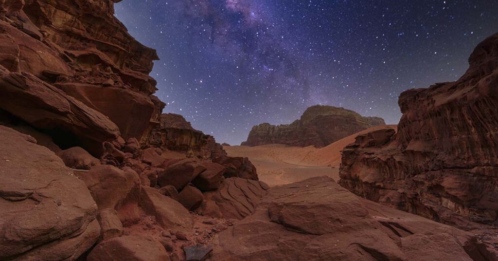 Alien Nuclear Strike May Have Erased Advanced Martian Civilization, Harvard Expert Suggests - Featured image
