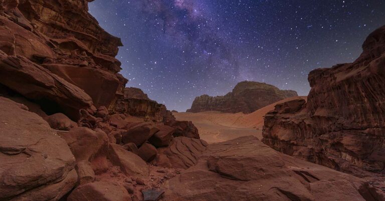 Alien Nuclear Strike May Have Erased Advanced Martian Civilization, Harvard Expert Suggests - Featured image