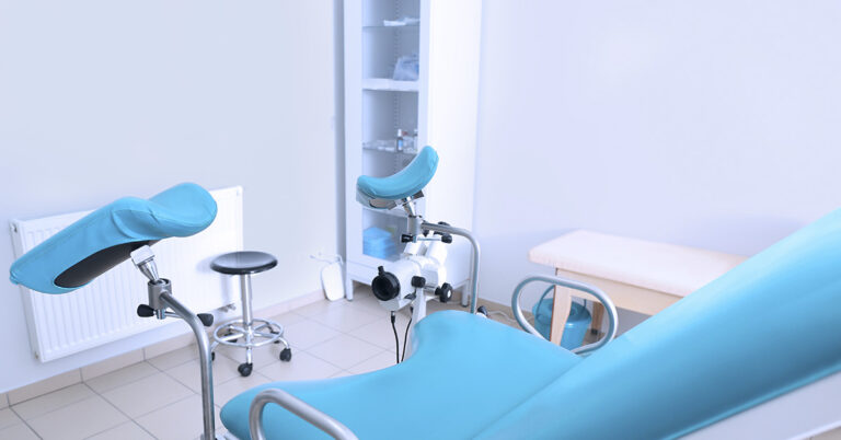 Gynecologist Refuses to Treat Trans Woman, Sparking Backlash Over Refused Care - Featured image