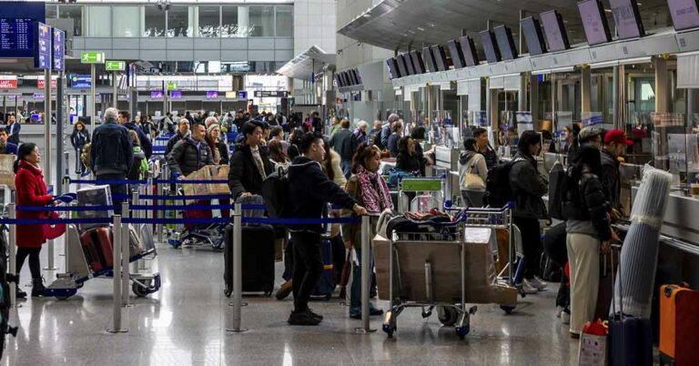 US Urges Tourists to Avoid Two Countries Amid Rising Threats - Featured image