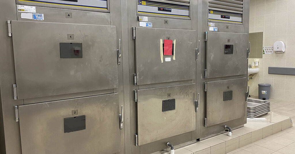 Man Sues Company After Mother’s Body Donated for Alzheimer’s Research Used in Military Bomb Test - Featured image