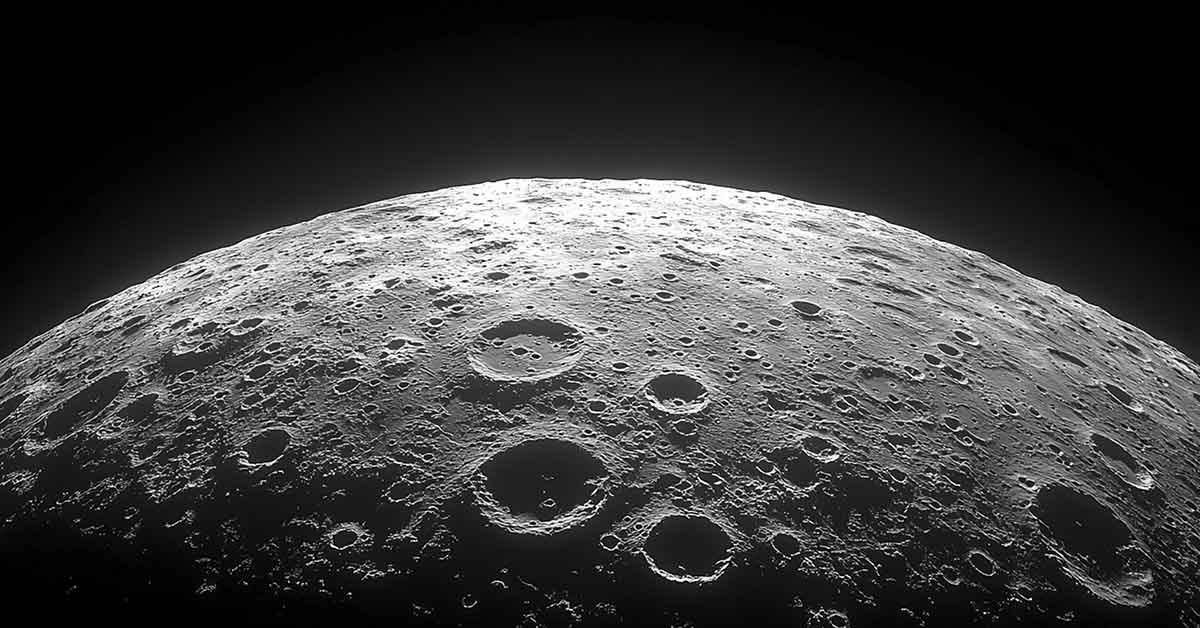 Surface and curvature of the moon